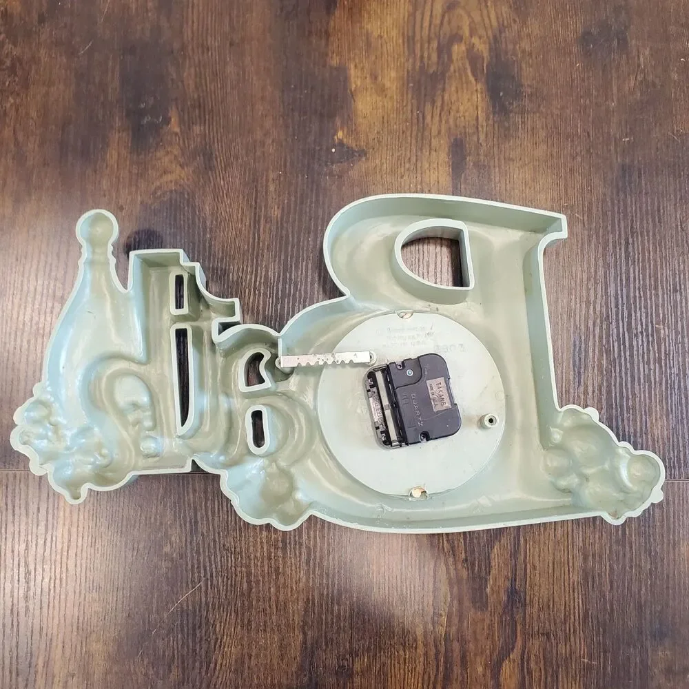 Vintage Avocado Green New Haven Quartz/Burwood USA Made Bath Wall Clock Untested